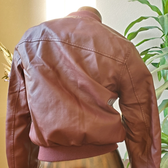 Ambiance. Size small.  Burgundy - Picture 4 of 12